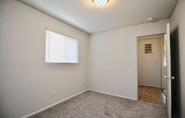 2 beds, 1 bath, $650, Unit Unit - A