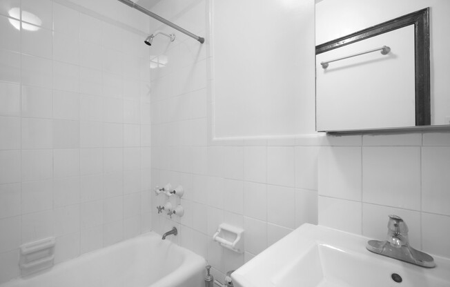 Studio, 1 bath, $3,300, Unit 201