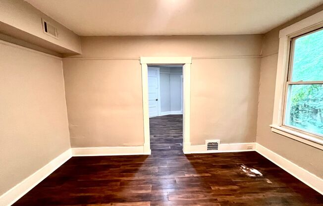 2 beds, 1 bath, 900 sqft, $595, Unit 3rd Floor