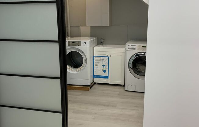 Lake Street Apartments : Boutique Remodeled Downtown Kirkland Waterfront Living!