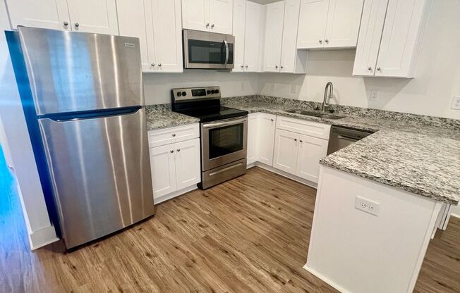 1 Bed 1 Bath Condo Minutes to Downtown w/ Dedicated Parking $1200
