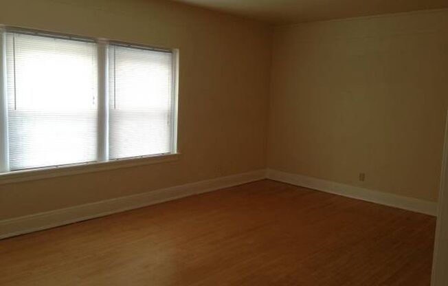 1 bed, 1 bath, $1,085, Unit 4