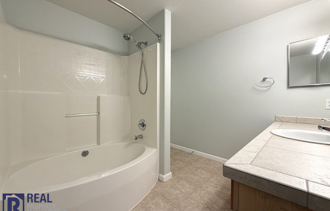 2 beds, 2 baths, $1,695, Unit Unit 305