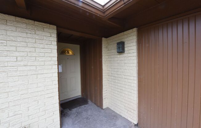4 Bedrooms With Vaulted Ceilings On a Wooded Lot!