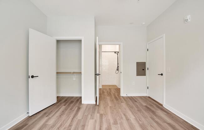 HIGH REFLECTIVE INTERIOR DOORS