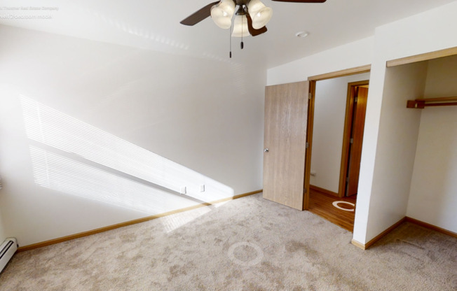 2 beds, 1 bath, $985, Unit 215-10