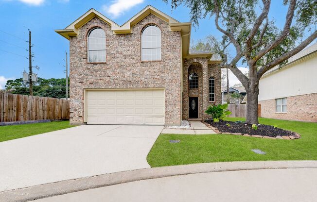 Welcome to 11122 Creekline Green Ct, an exquisite residence that epitomizes comfort and style!