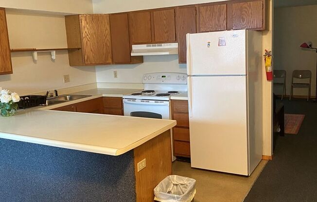 REDUCED 2 Bedroom Close to Campus! $1,300 Monthly, Available August 2024