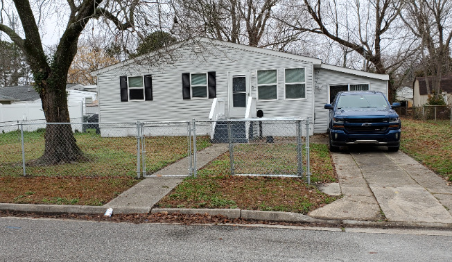 911 W RUSSELL CT