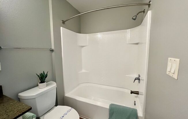 2 beds, 1.5 baths, 900 sqft, $3,060, Unit E08