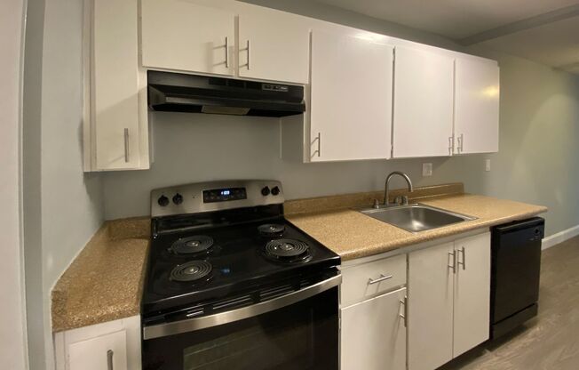 2 beds, 1 bath, 840 sqft, $1,625, Unit RO-83