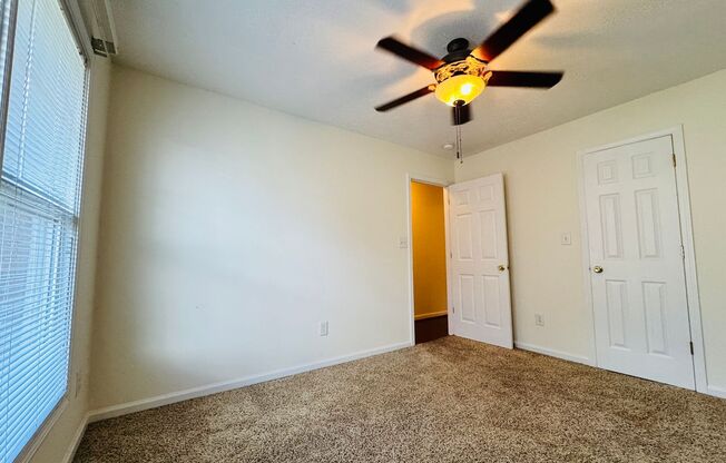 3 beds, 2 baths, $1,250, Unit APARTMENT 10