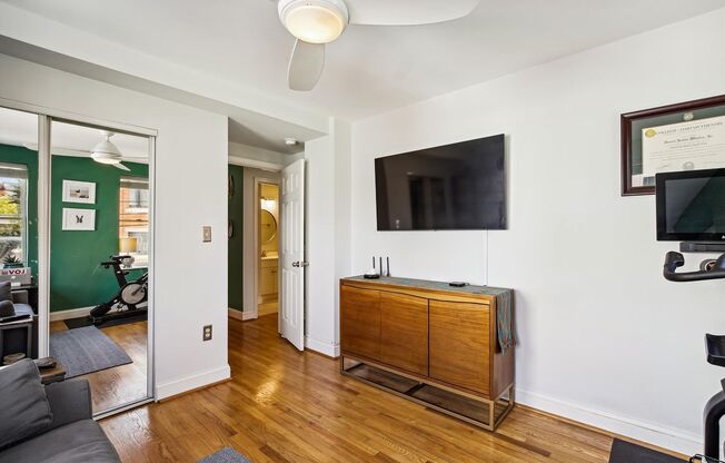 2 beds, 1 bath, $3,100