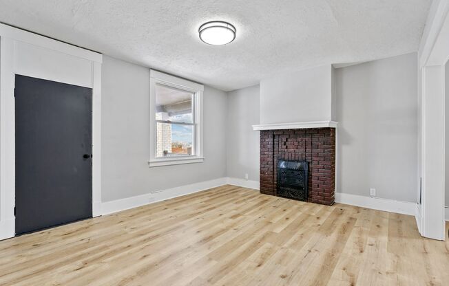 12 W Meyers Street