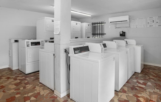 apartment complex with Laundry Facilities