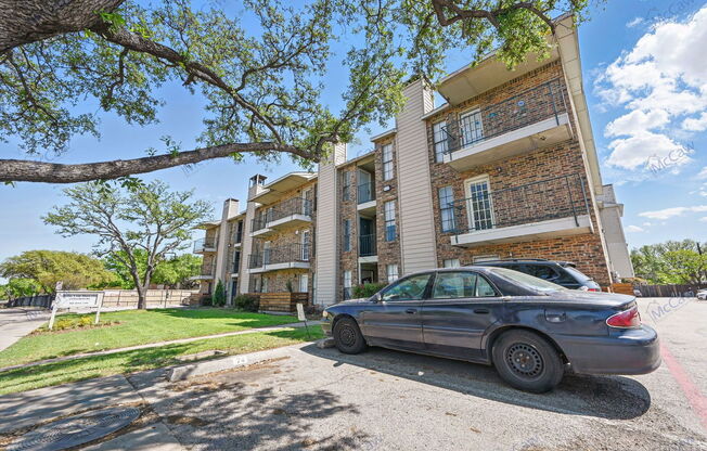 1 bed, 1 bath, 550 sqft, $1,000, Unit 323