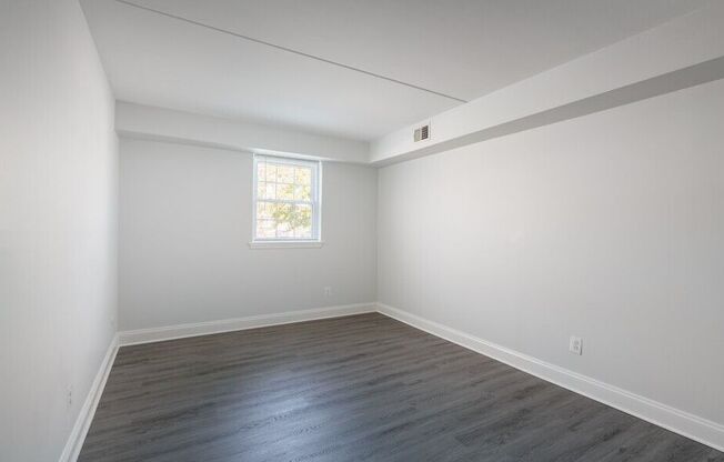 2nd Bedroom (2BR, 1BA 765SF)