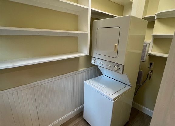 4 beds, 2 baths, 1,700 sqft, $5,400, Unit 2