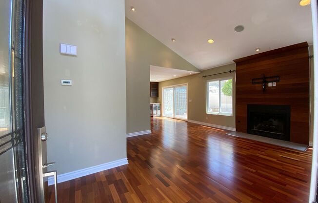 Cardiff living at its finest! Stunning 2-Bed Home
