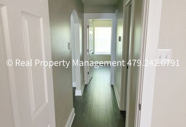 3 beds, 2 baths, $1,400