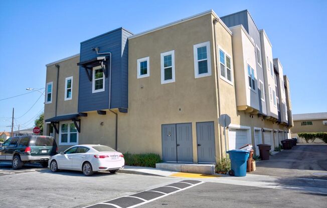 3 beds, 2.5 baths, $3,500