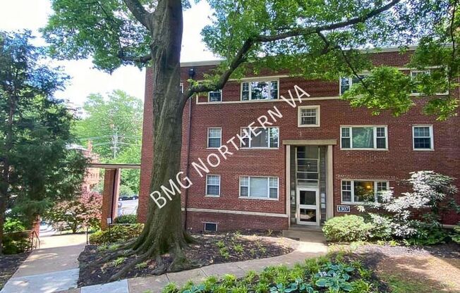 1307 N Ode St Apt 402