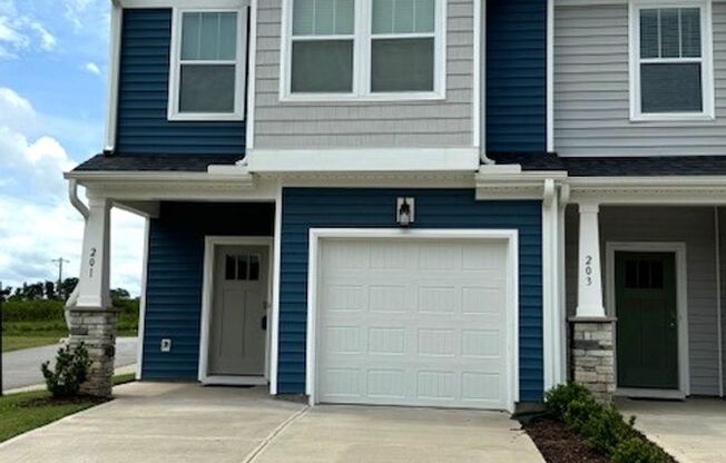 Gorgeous 3 Bedrooms-2.5 Baths - Prime Location: Nestled just a stone's throw away from Furman Univ, this townhome offers unparalleled convenience with its strategic positioning for views. 1 Car garage with extra parking pad - Maintenance Free Living