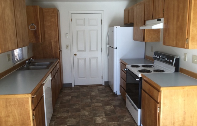 Quiet Eastside 3 Bdrm House, 2 Bath, All appliances in Kitchen, Attached Garage, Fenced Yard