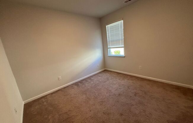 Very nice 3 bedroom/2 bath home in Meridian Summit