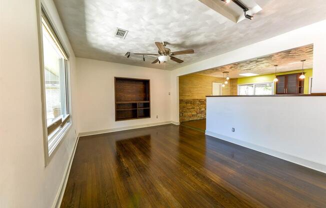 2014 WOODVINE DR