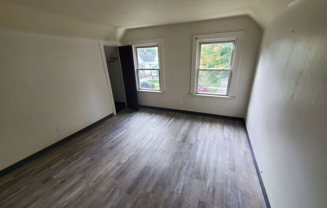 1 bed, 1 bath, 500 sqft, $650, Unit 3515 West 50th Up