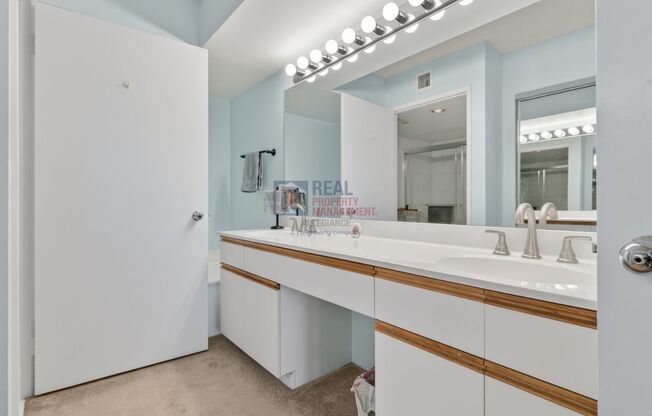 2 beds, 2 baths, $2,700, Unit #1402