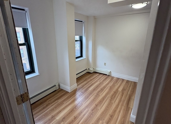 3 beds, 2 baths, 1,110 sqft, $5,100, Unit 30