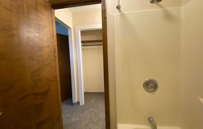 Studio, 1 bath, $865, Unit 392