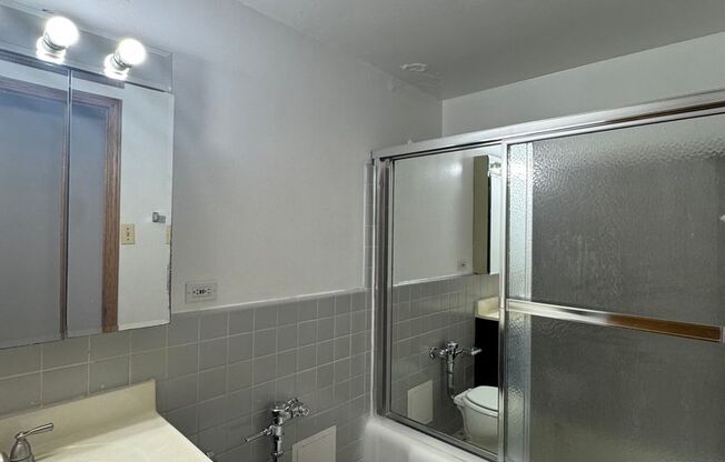 1 bed, 1 bath, 700 sqft, $1,700, Unit 418-0411