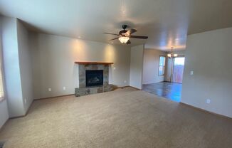 Beautiful NE Bend home with AC!