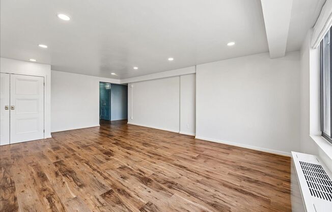 Large 1BR/1BA with Natural Light & Modern Finishes in Cleveland Park