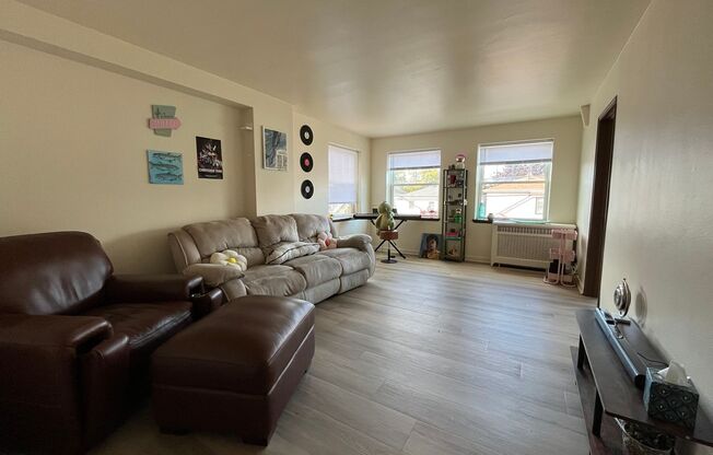 2 beds, 1 bath, $1,195, Unit 11