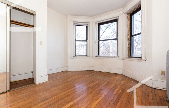 Great deal! 3-bed, 1 Bath in Allston on The B Line; Heat/HW Incl!