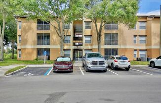 Charming 2/2 Spacious Condo with a Screened Balcony in the Highly Desired Dr. Phillips Area - Orlando!