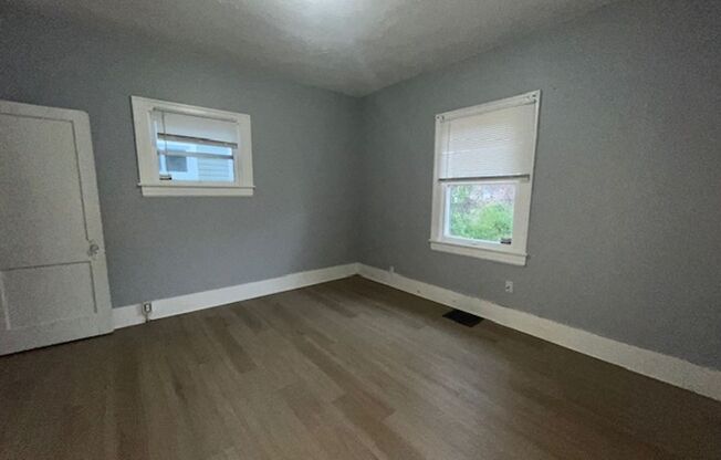 3 beds, 1 bath, $1,300