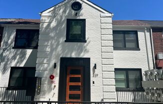 Charming 2 BR/1 BA Apartment in Petworth!