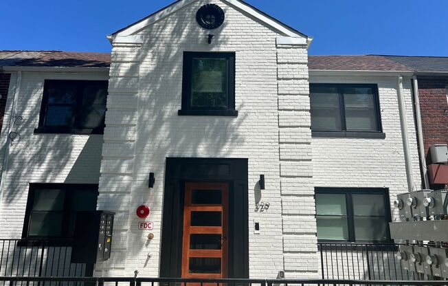 Charming 2 BR/1 BA Apartment in Petworth!