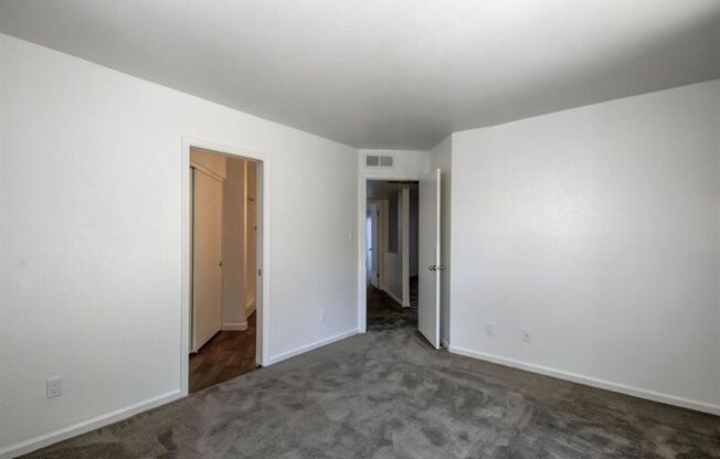 2 beds, 2 baths, 984 sqft, $1,700, Unit 221