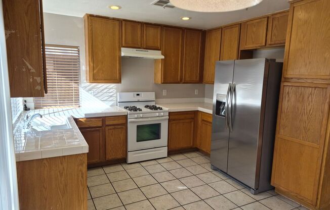 AVAILABLE NOW**SUMMERLIN ***4/2.5/2 CAR