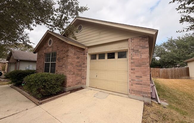 CUTE ONE STORY - 3 BEDROOM / 2 BATH HOME WITH EASY ACCESS TO RANDOLPH AFB & FORUM SHOPPING -- SCHERTZ-CIBOLO SCHOOL DISTRICT