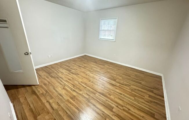 2 beds, 1 bath, 800 sqft, $1,000, Unit 404 Stockton St