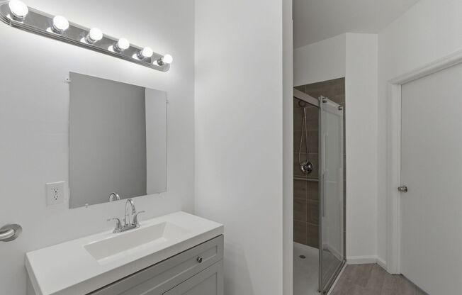 2 beds, 1.5 baths, 850 sqft, $1,299, Unit C3