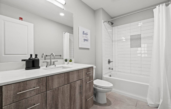 2 beds, 2 baths, 986 sqft, $1,560