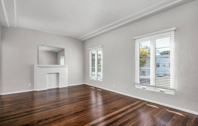 Huge studio unit in Beverly Hills!
